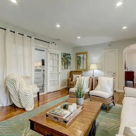 Happy Coastal Cottage For 6